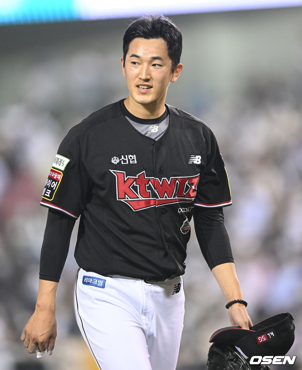 8회말 종료 후 KT 선발 고영표가 더그아웃으로 이동하고 있다. 2022.05.06 /ksl0919@osen.co.kr