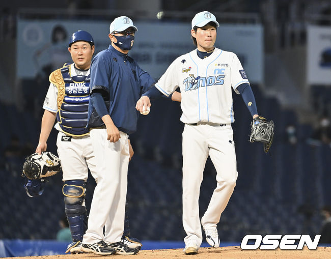 NC 다이노스 이재학이 밀어내기로 3실점 하고 강판당하고 있다. 2022.05.06 / foto0307@osen.co.kr