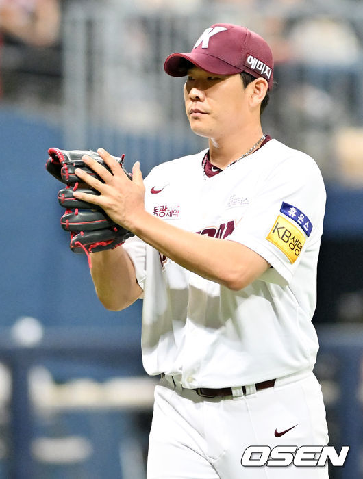 3회초를 마친 키움 정찬헌이 박수를 치고 있다. 2022.05.06 /rumi@osen.co.kr