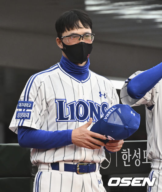 삼성 라이온즈 허삼영 감독이 경기 시작전 롯데 더그아웃을 바라보고 있다. 2022.05.07 / foto0307@osen.co.kr