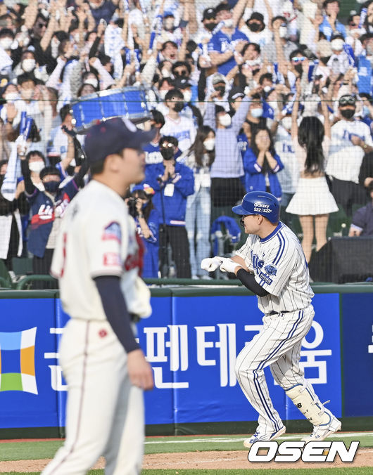 삼성 라이온즈 오재일이 연장 10회초 1사 1루 2점 홈런을 치고 기뻐하고 있다. 2022.05.08 / foto0307@osen.co.kr