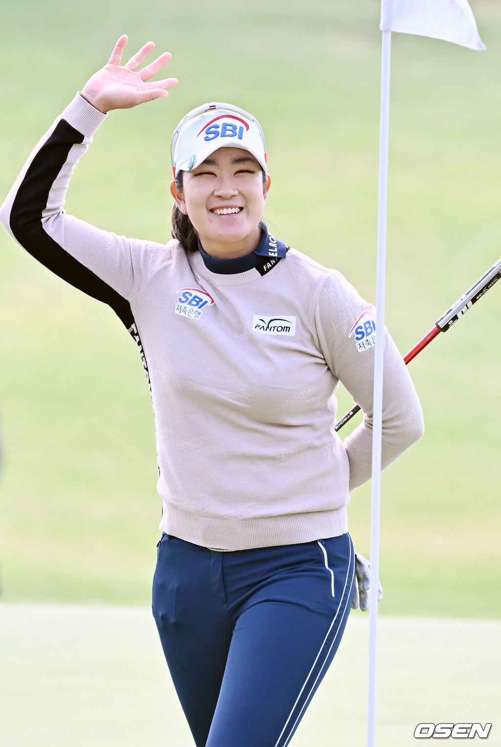 김아림이 경기를 마친 후 팬들에게 감사인사를 하고 있다. 22.05.01 /rumi@osen.co.kr