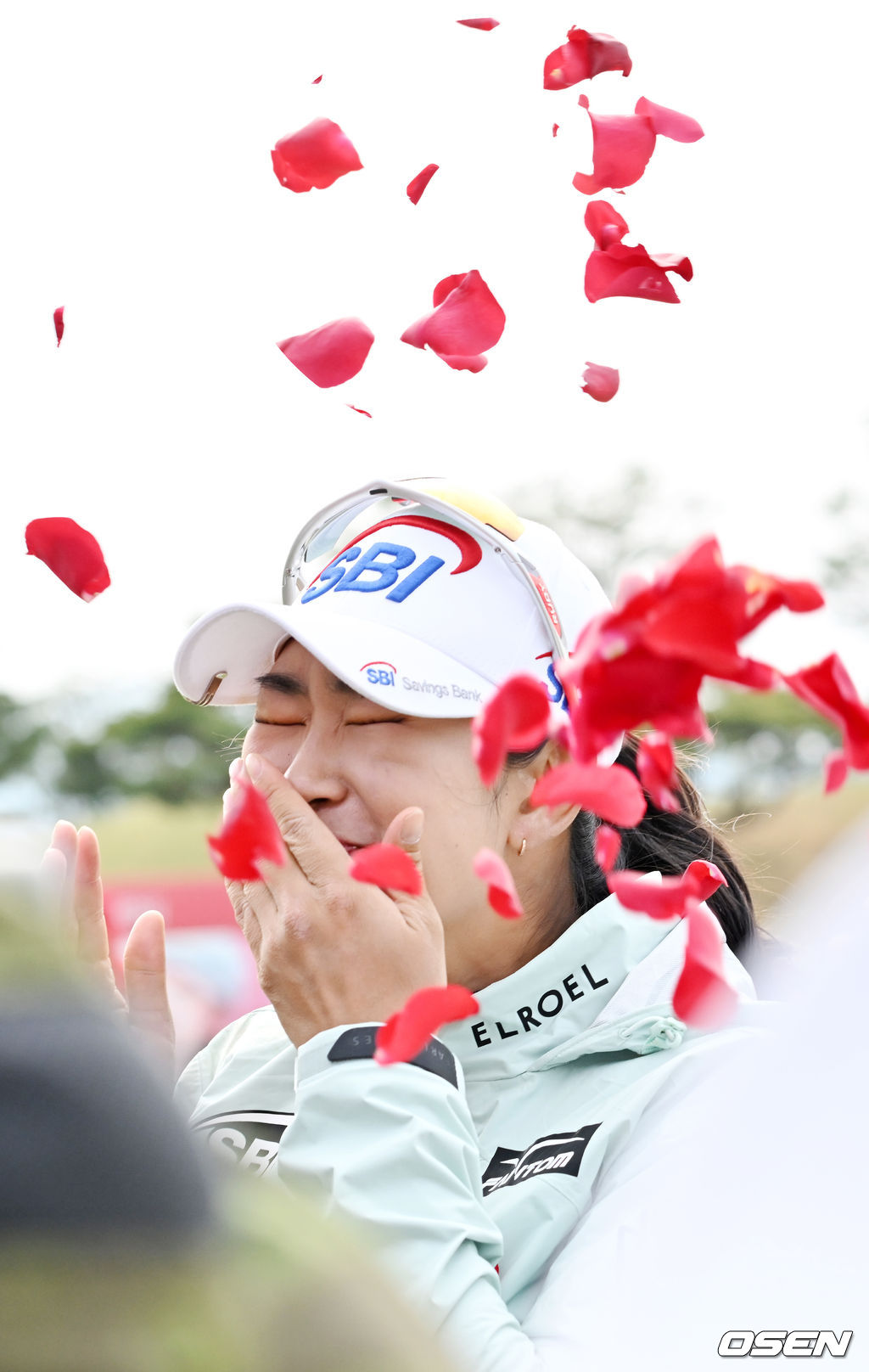 김아림이 동료들에게 우승 축하를 받고 있다. 22.05.01 /rumi@osen.co.kr