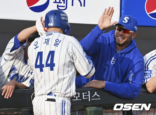 삼성 라이온즈 오재일이 연장 10회초 1사 1루 2점 홈런을 치고 기뻐하고 있다. 2022.05.08 / foto0307@osen.co.kr