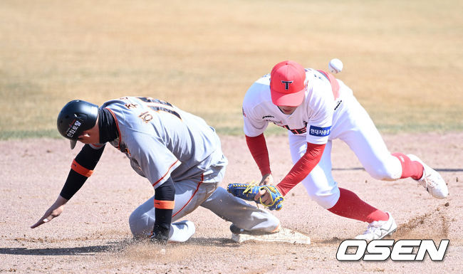 한화 하주석이 도루에 성공하고 있다. 2022.03.09 /OSEN DB