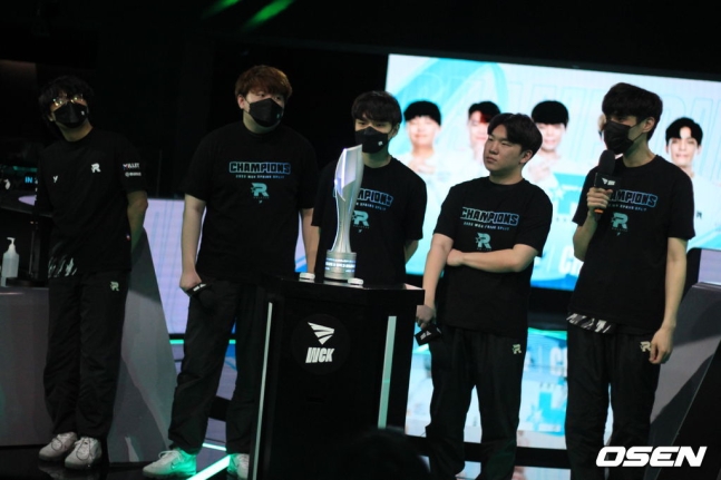 2022 WCK 스프링에서 우승을 차지한 롤스터Y.