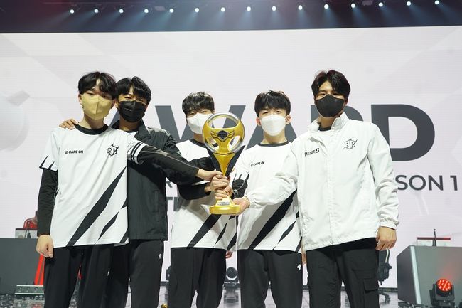 우승팀 BLADES. /넥슨 제공.