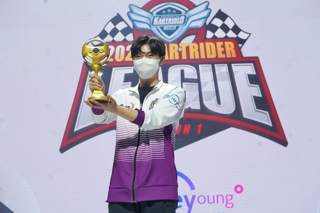 개인전 우승자 김다원. /넥슨 제공.