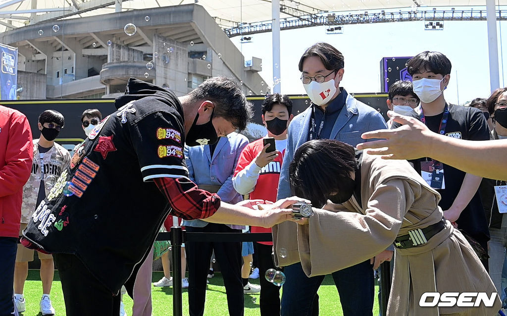 정용진 구단주가 어린이날 맞이 스타워즈 행사에 참여하고 있다. 2022.05.05 /rumi@osen.co.kr