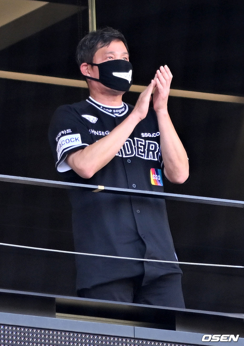 경기를 마치고 SSG 정용진 구단주 기뻐하고 있다. 2022.05.05 /rumi@osen.co.kr