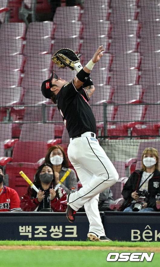 9회말 2사 만루에서 KT 박병호가 KIA 소크라테스의 공을 놓치고 있다. 2022.05.10 /sunday@osen.co.kr