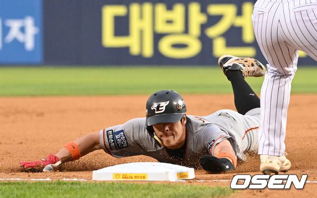 3회초 무사 2루 상황 한화 박정현의 스트라이크 낫 아웃 때 상대 1루 송구를 틈타 2루 주자 노수광이 3루로 쇄도, 슬라이딩 해 세이프되고 있다. 2022.05.10 / dreamer@osen.co.kr