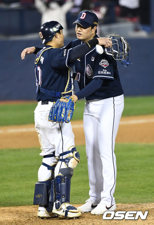 두산 박세혁(좌)과 이영하 / OSEN DB