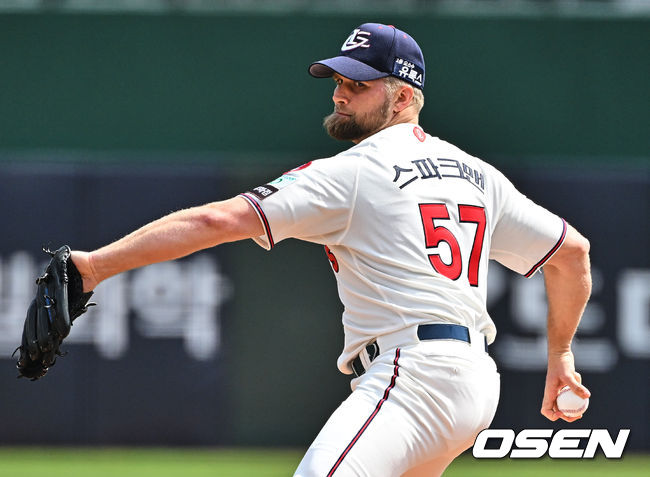 롯데 자이언츠 스파크맨 0003 2022.04.10 / foto0307@osen.co.kr