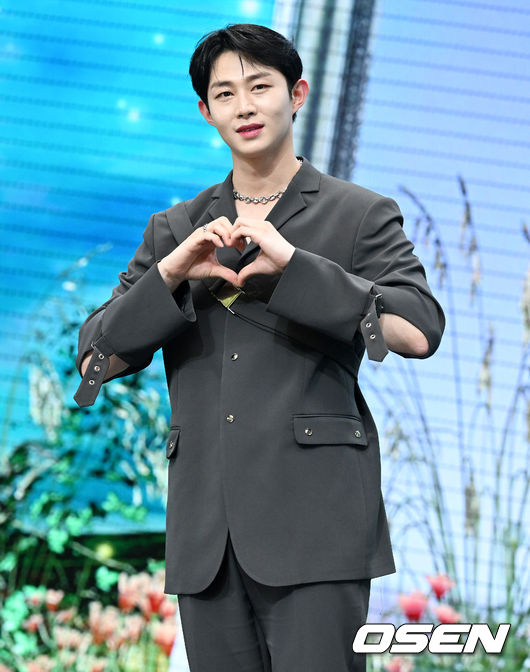 11일 오후 서울 중구 한 연회장에서 그룹 싸이퍼(Ciipher)의 세 번째 미니앨범 '더 코드(THE CODE)' 발매 기념 쇼케이스가 열렸다.'더 코드'는 '사이퍼(Cipher(암호)'에서 유래한 그룹명과 '암호를 풀다(Crack The Code)'란 암구호의 기원을 담은 이름이다. 타이틀곡 '페임(Fame)'은 '더 코드'의 퓨처 팝 장르곡으로 멤버 케이타와 원이 작사에 참여해 자신들의 에너지와 포부를 담아냈다.싸이퍼 탄이 포즈를 취하고 있다. 2022.05.11 /cej@osen.co.kr