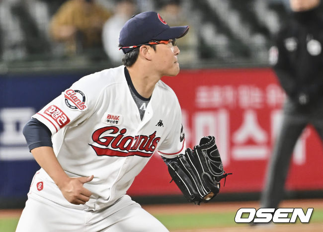 롯데 자이언츠 박세웅이 8회초 2사 3루 NC 다이노스 박민우를 삼진으로 잡고 환호하고 있다. 2022.05.10 / foto0307@osen.co.kr