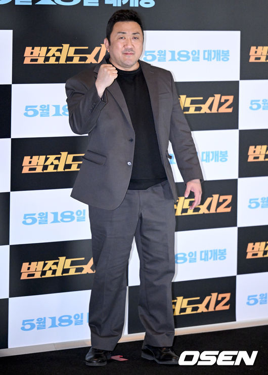 11일 오후 서울 삼성동 메가박스 코엑스에서 영화 ‘범죄도시2’ 글로벌 프레스 컨버런스가 열렸다.  배우 마동석이 취재진을 향해 포즈를 취하고 있다. 2022.05.11 /ksl0919@osen.co.kr