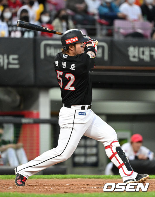 11일 오후 광주-기아챔피언스필드에서 '2022 신한은행 SOL KBO 리그' KIA 타이거즈와 KT 위즈의 경기가 열렸다.2회초 2사 1,2루에서 KT 박병호가 중전 2타점 적시 2루타를 치고 있다. 2022.05.11 /sunday@osen.co.kr