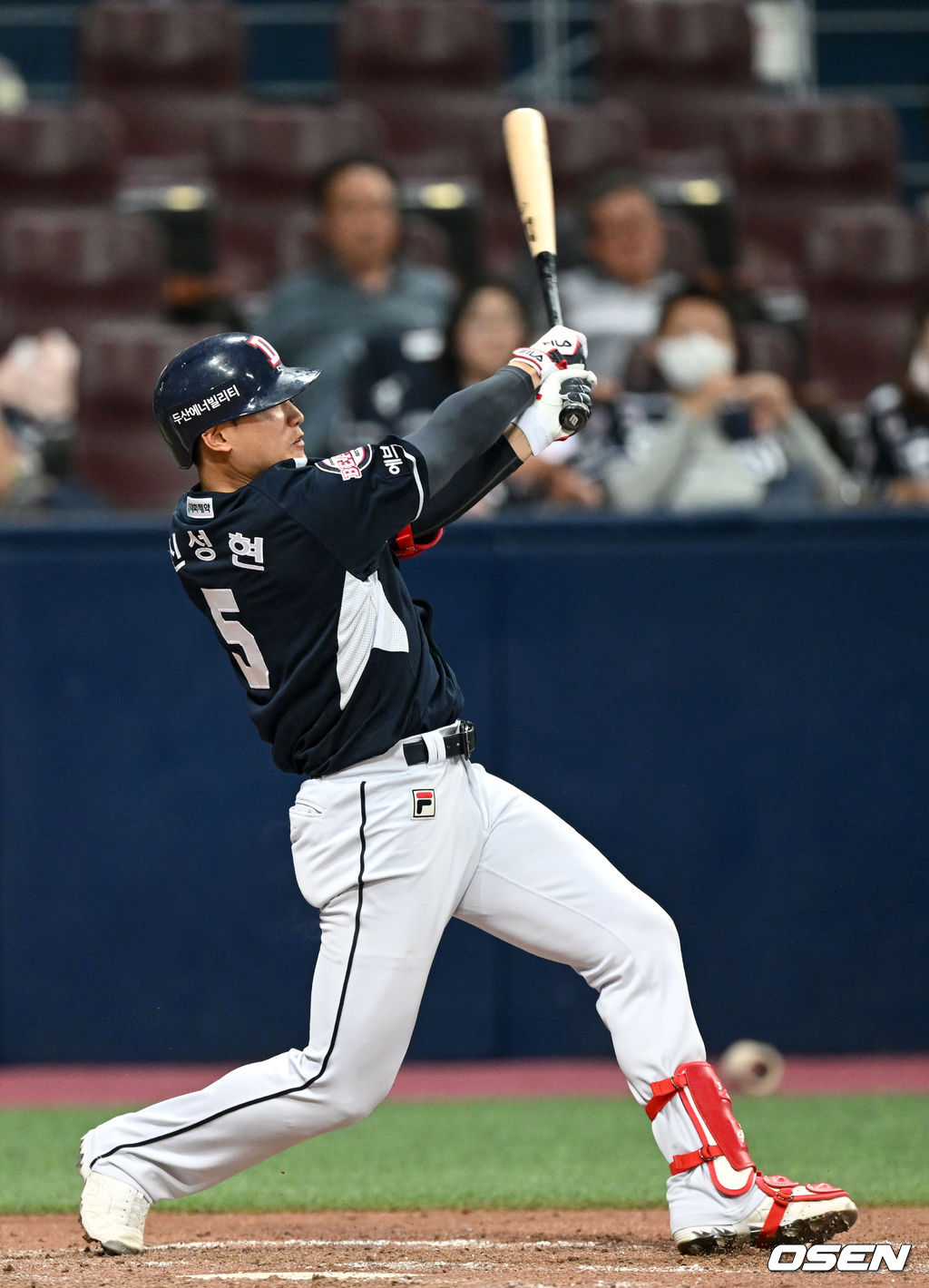 11일 오후 서울 고척 스카이돔에서 ‘2022 신한은행 SOL KBO리그’ 키움 히어로즈와 두산 베어스의 경기가 열렸다.6회초 2사 2루 상황 두산 신성현이 달아나는 좌월 투런포를 날리고 있다. 2022.05.11 / dreamer@osen.co.kr