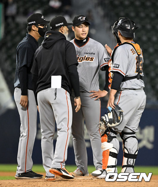 4회말 무사 1,3루에서 한화 남지민이 LG 박해민에 1타점 적시타를 허용하며 아쉬워하고 있다. 2022.05.11 /jpnews@osen.co.kr