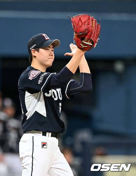 4회말 2사 만루 상황 키움 이지영을 내야 땅볼로 이끌며 실점없이 이닝을 막아낸 두산 선발 최승용이 기뻐하고 있다. 2022.05.11 / dreamer@osen.co.kr