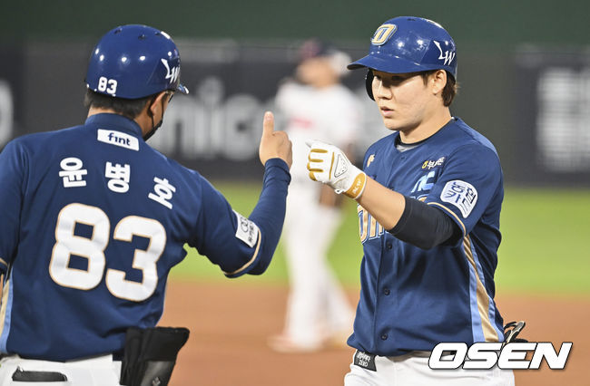 NC 다이노스 박민우가 3회초 2사 3루 1타점 적시타를 치고 세리머니를 하고 있다. 2022.05.11 / foto0307@osen.co.kr