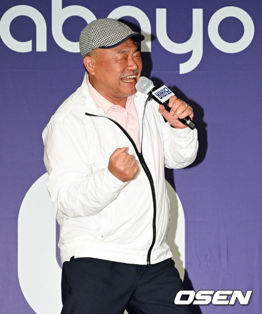 3일 오후 서울 중구 롯데호텔성루 사파이어볼룸에서 IHQ 'BABAYO(바바요)' 론칭 기념 포토월 및 기자간담회 행사가 열렸다.'김흥국의 들이대쑈' 김흥국이 포즈를 취하고 있다. 2022.05.03 /cej@osen.co.kr