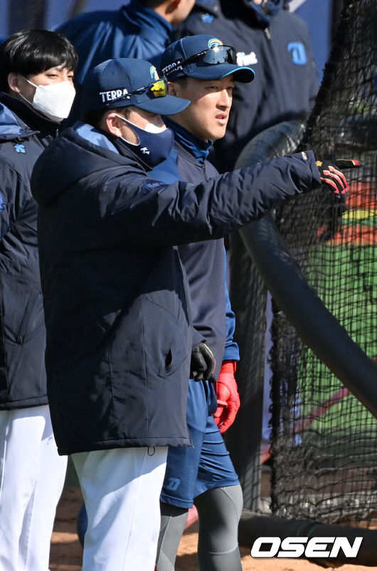 이동욱 전 감독과 노진혁 /OSEN DB