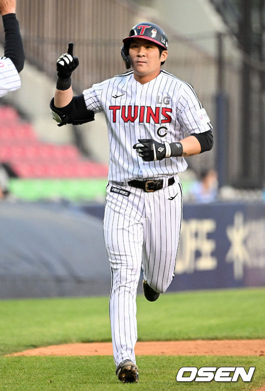 1회말 2사 2루에서 LG 오지환이 역전 투런포를 날리고 기뻐하고 있다. 2022.05.12 /jpnews@osen.co.kr