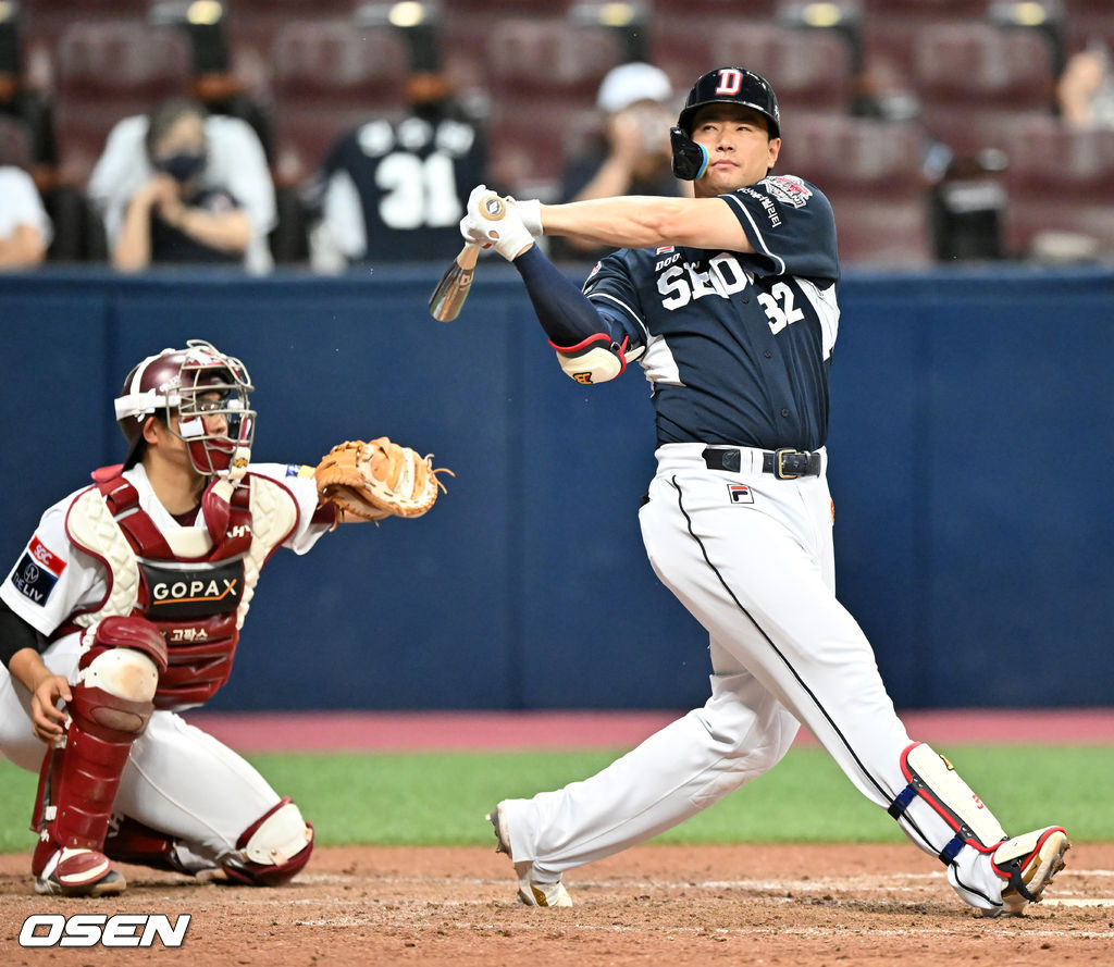 9회초 두산 선두타자로 나온 김재환이 타석에서 헛스윙 삼진아웃을 당하고 있다. 2022.05.12 /rumi@osen.co.kr