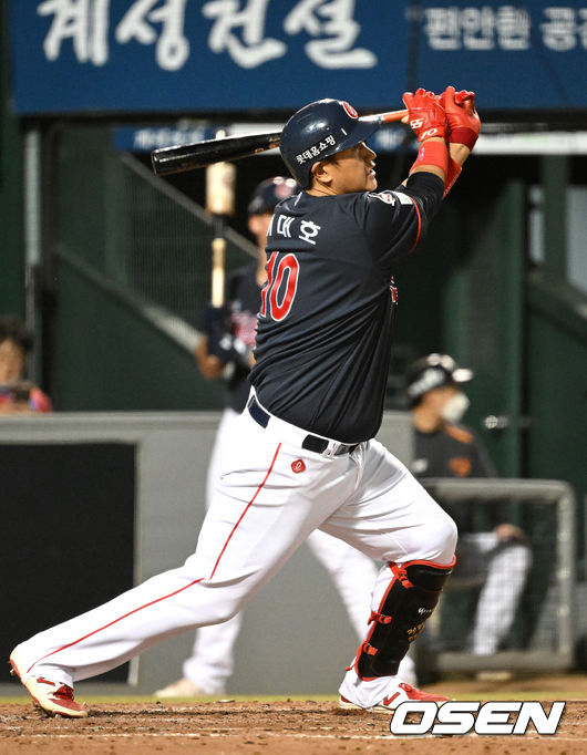 4회초 1사에서 롯데 이대호가 중전 안타를 치고 있다. 2022.05.13 /sunday@osen.co.kr