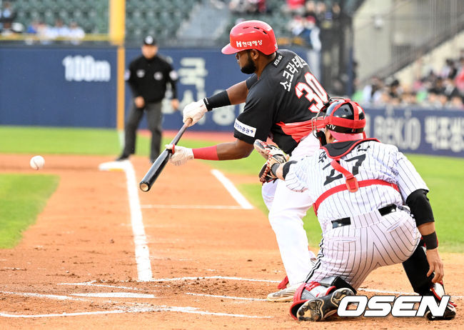 2회초 2사 1루에서 KIA 소크라테스가 번트 안타를 성공하고 있다. 2022.05.13 /jpnews@osen.co.kr