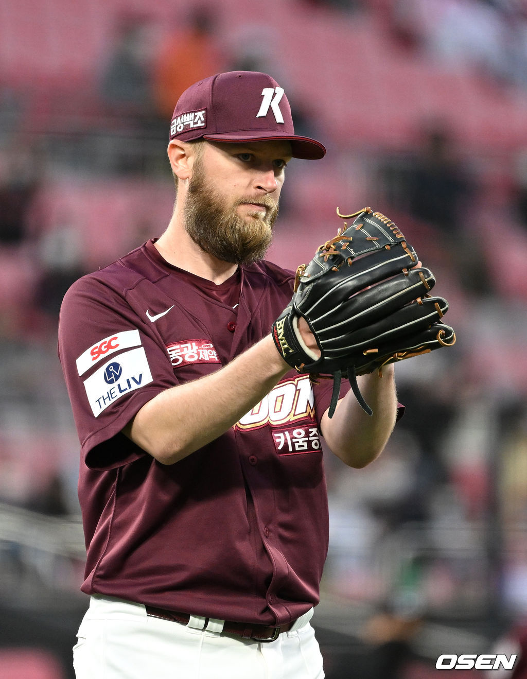14일 오후 수원 KT위즈파크에서 '2022 신한은행 SOL KBO 리그' KT 위즈와 키움 히어로즈의 경기가 열렸다.8회말 무사에서 키움 요키시가 KT 박경수를 땅볼로 처리하고 박수를 치고 있다. 2022.05.14 /sunday@osen.co.kr
