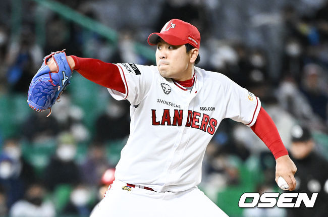 14일 오후 인천SSG랜더스필드에서 ‘2022 신한은행 SOL KBO리그’ SSG 랜더스와 NC 다이노스의 경기가 진행됐다.9회초 SSG 선발투수 김택형이 역투하고 있다. 2022.05.14 / soul1014@osen.co.kr