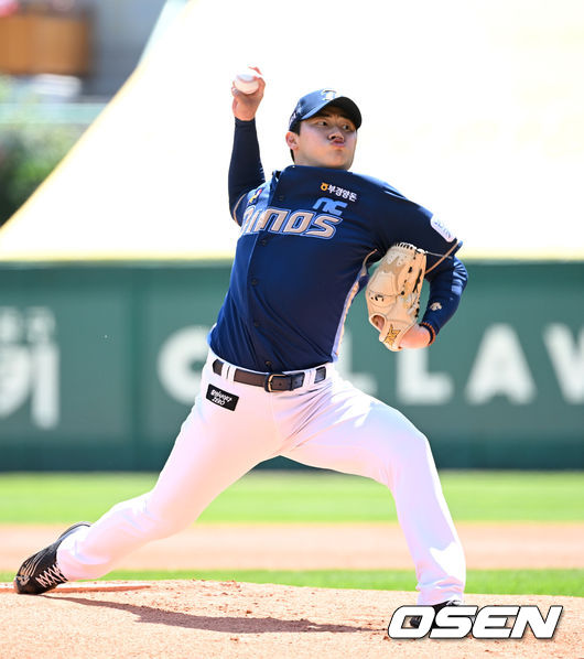 15일 오후 인천 SSG 랜더스필드에서 '2022 신한은행 SOL KBO 리그' SSG 랜더스와 NC 다이노스의 경기가 열렸다.1회말 무사에서 NC 선발투수 김시훈이 역투하고 있다. 2022.05.15 /sunday@osen.co.kr