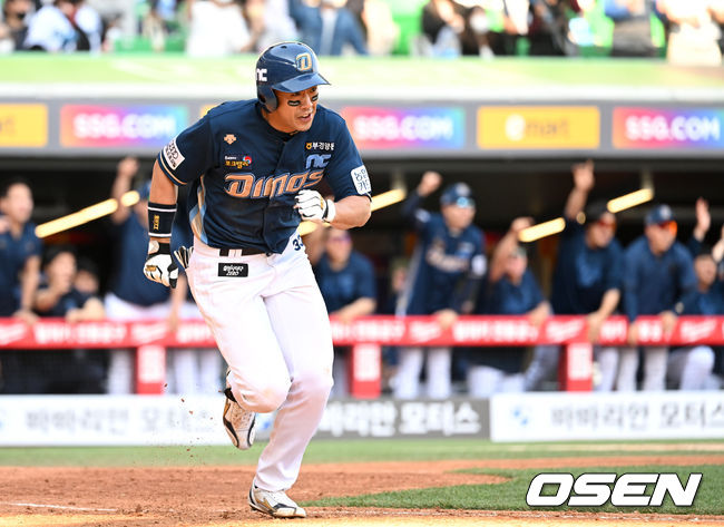 15일 오후 인천 SSG 랜더스필드에서 '2022 신한은행 SOL KBO 리그' SSG 랜더스와 NC 다이노스의 경기가 열렸다.9회초 무사 1,3루에서 NC 이명기가 우전 적시 2루타를 치고 그라운드를 달리고 있다. 2022.05.15 /sunday@osen.co.kr