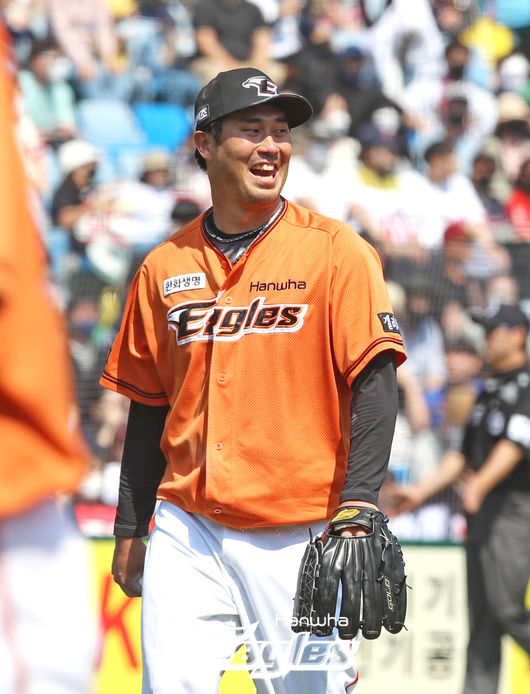 한화 장민재가 활짝 웃고 있다. /한화 이글스 제공