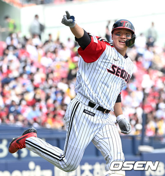 4회말 1사 1, 2루 상황 LG 이재원이 역전 좌월 스리런포를 날리고 환호하고 있다. 2022.05.15 / dreamer@osen.co.kr