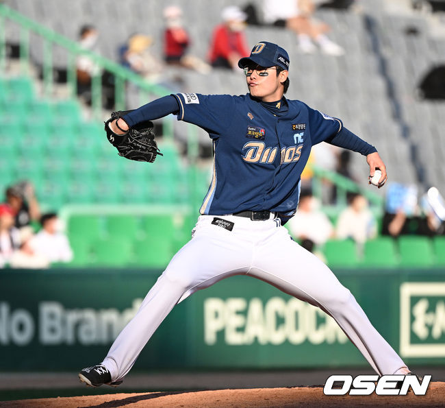 15일 오후 인천 SSG 랜더스필드에서 '2022 신한은행 SOL KBO 리그' SSG 랜더스와 NC 다이노스의 경기가 열렸다.9회말 2사 1루에서 NC 김영규가 역투하고 있다. 2022.05.15 /sunday@osen.co.kr