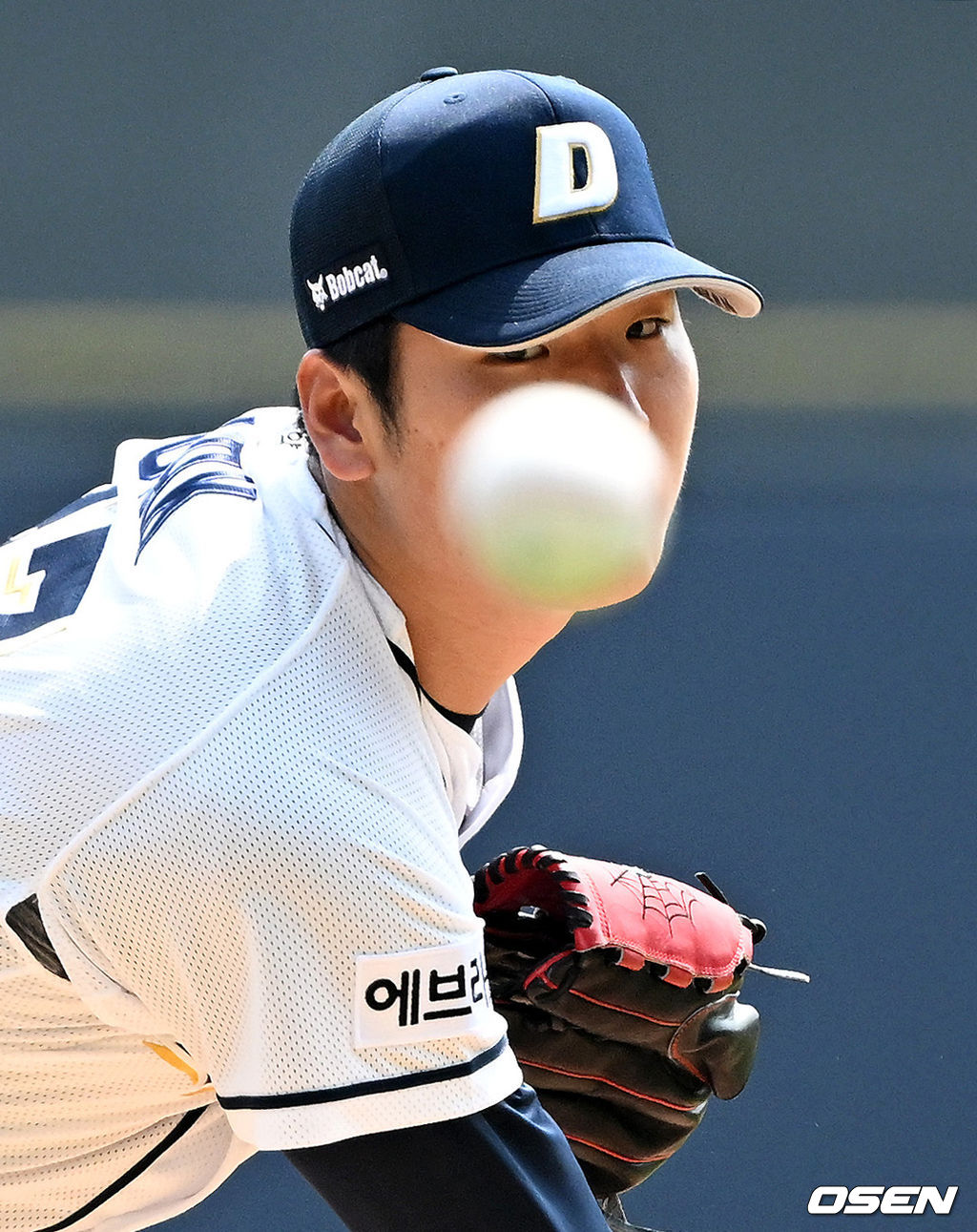 두산 선발 곽빈이 힘차게 볼을 뿌리고 있다. 2022.04.24 /jpnews@osen.co.kr