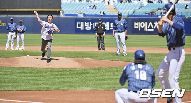 스승의 날을 맞아 원민구 전 협성경복중 야구 감독이 시구를 하고 있다. 2022.05.15 / foto0307@osen.co.kr