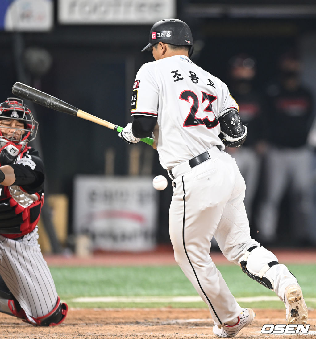 8회말 KT 선두타자 조용호가 몸에 볼을 맞고 있다. 2022.05.17 /ksl0919@osen.co.kr