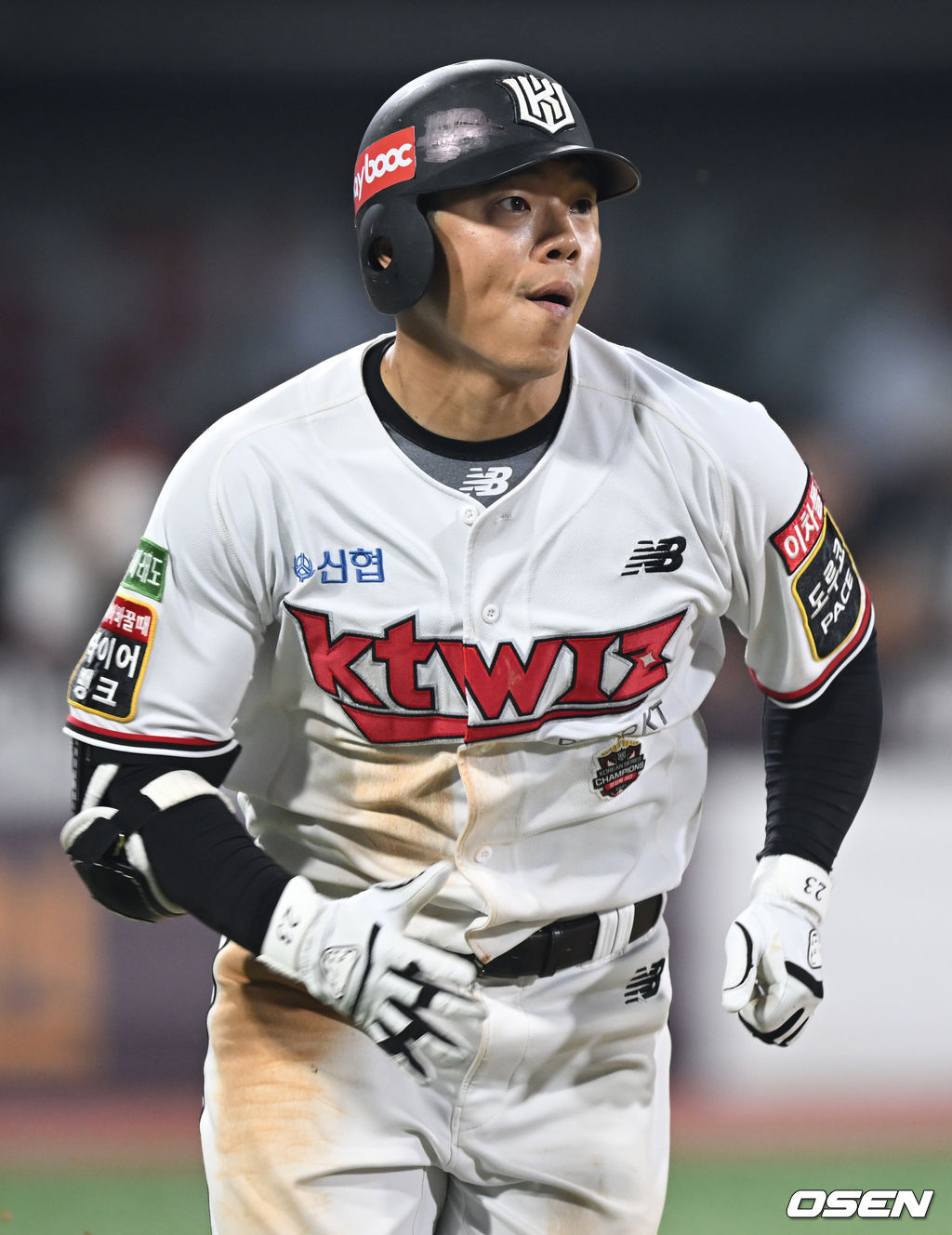 9회말 1사 1루 KT 조용호가 끝내기 2루타를 날린 뒤 진루하고 있다. 2022.05.17 /ksl0919@osen.co.kr