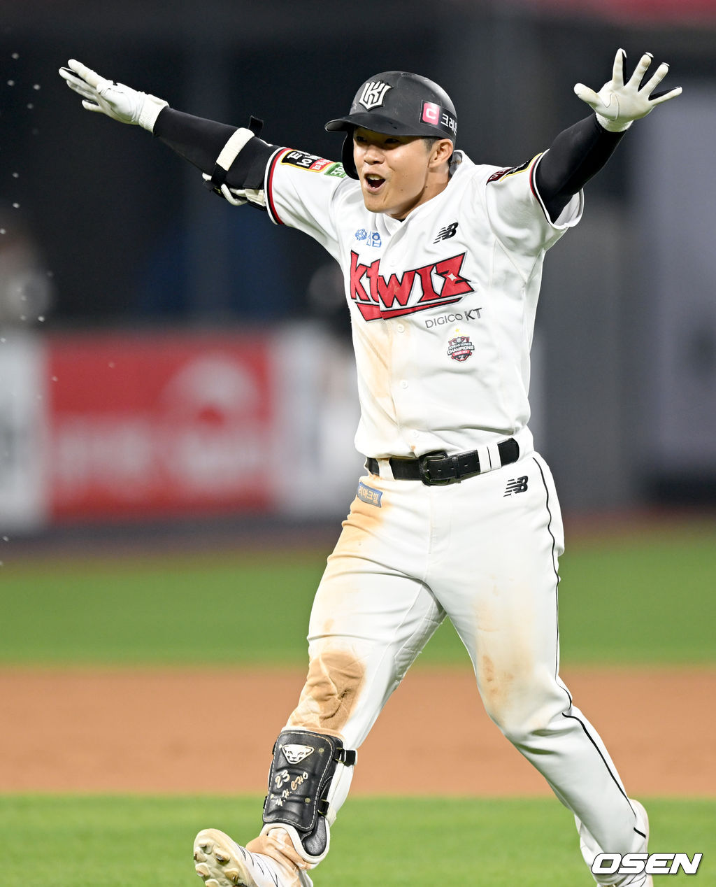 9회말 1사 1루 KT 조용호가 끝내기 2루타를 날린 뒤 기뻐하고 있다. 2022.05.17 /ksl0919@osen.co.kr