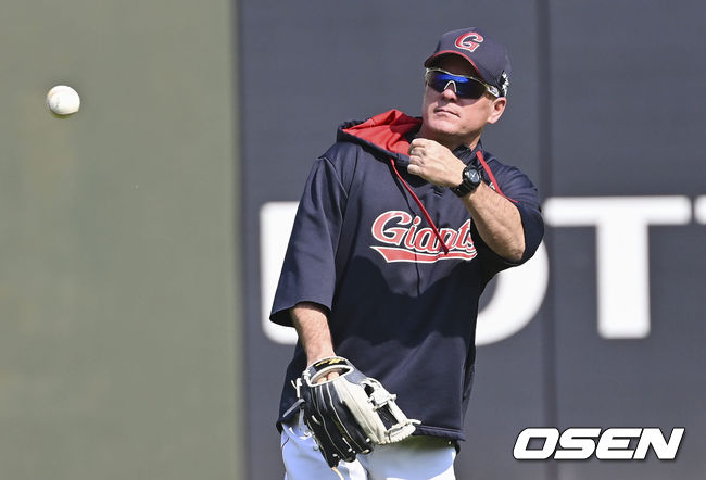 롯데 서튼 감독. /OSEN DB
