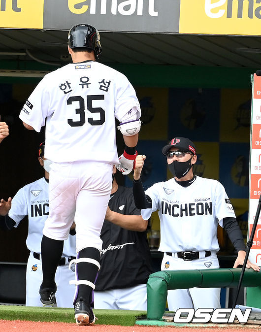 SSG 한유섬(좌)과 김원형 감독. /OSEN DB