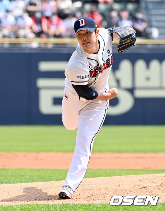 21일 오후 서울 잠실야구장에서 ‘2022 신한은행 SOL KBO리그’ 두산 베어스와 롯데 자이언츠의 경기가 열렸다.1회초 두산 최원준이 힘차게 공을 던지고 있다. 2022.05.21 /cej@osen.co.kr