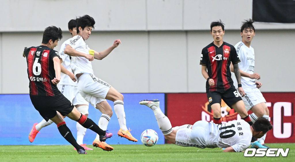 21일 오후 서울 성산동 서울월드컵경기장에서 ‘하나원큐 K리그1 2022' FC서울과 성남FC의 경기가 열렸다.전반 성남FC 이종호가 FC서울 기성용의 슈팅을 몸으로 막아내고 있다. 2022.05.21 / dreamer@osen.co.kr