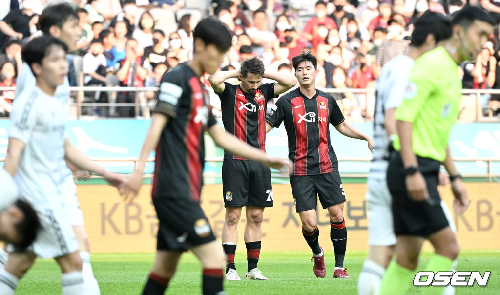 21일 오후 서울 성산동 서울월드컵경기장에서 ‘하나원큐 K리그1 2022' FC서울과 성남FC의 경기가 열렸다.후반 FC서울 팔로세비치가 슈팅이 골대에 맞고 빗나가자 아쉬워하고 있다. 2022.05.21 / dreamer@osen.co.kr