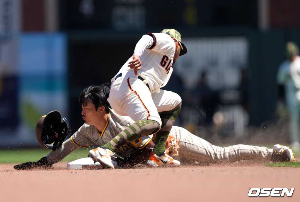 [사진] 김하성이 4회 2루 도루에 성공하고 있다. ⓒGettyimages(무단전재 및 재배포 금지)